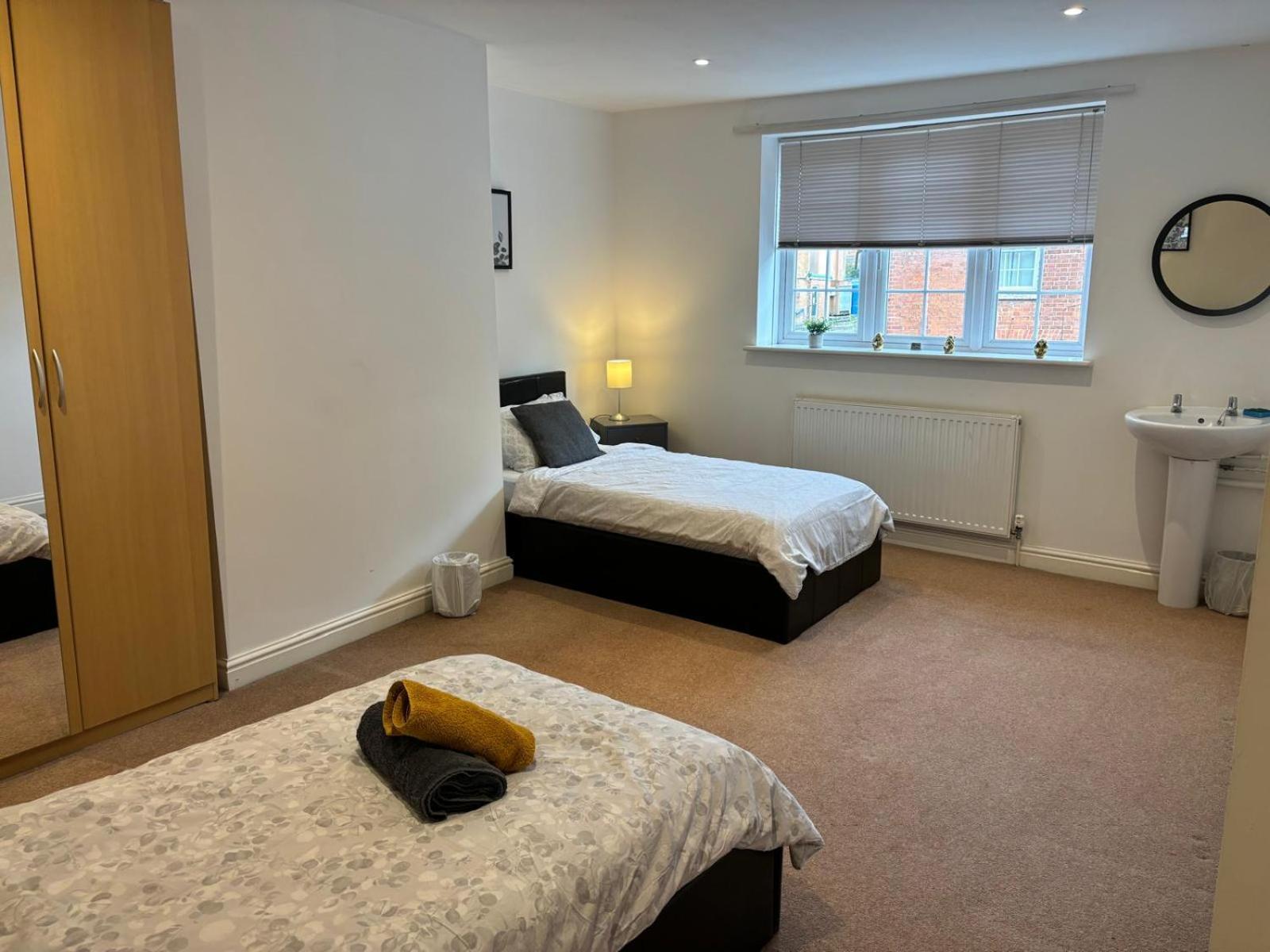 The Coach House Aparthotel Salisbury Bagian luar foto