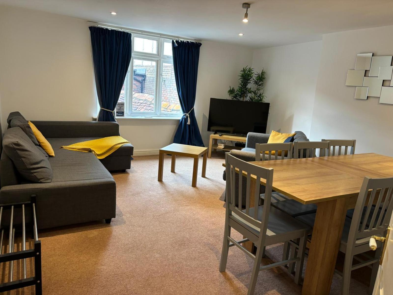 The Coach House Aparthotel Salisbury Bagian luar foto